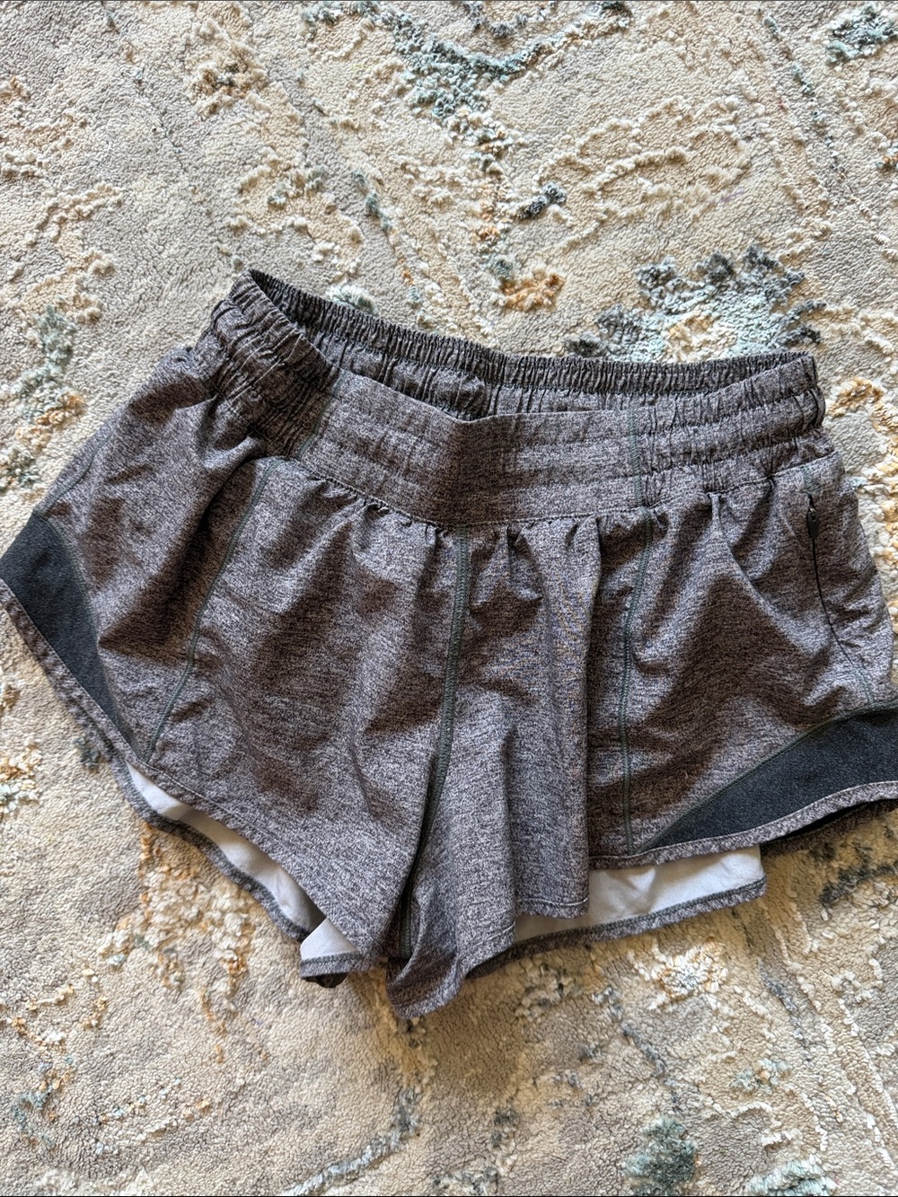 Lululemon hotty hot LR 2.5” short